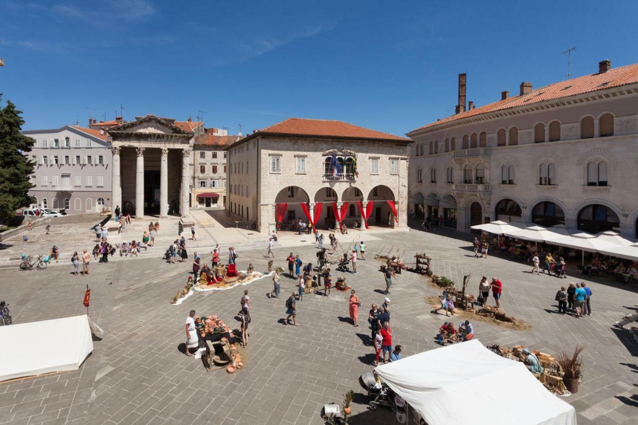 Augustus Forum View Пула Екстериор снимка